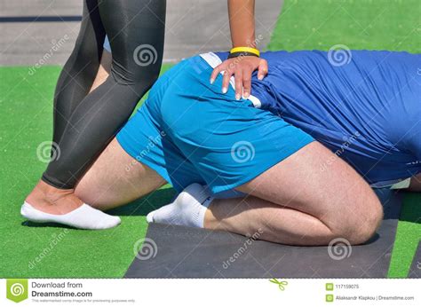 Performing Sports Massage For Athletes Stock Image Image Of Knee