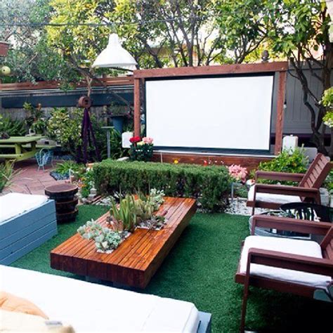 Ah, the joys of an outdoor cinema. Fascinating Outdoor Cinema Ideas For A Better Enjoyment