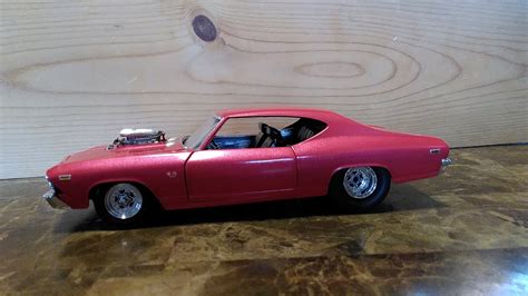 1969 Chevy Chevelle Hardtop Plastic Model Car Kit 1