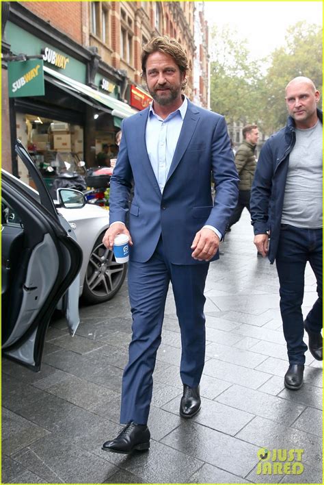 gerard butler was hospitalized for injecting too much bee venom photo 3975108 gerard butler