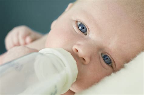 Dah sendawakan baby dah sayang? Bayi Sendawa - Kenapa Perlu Sendawa Lepas Minum Susu?