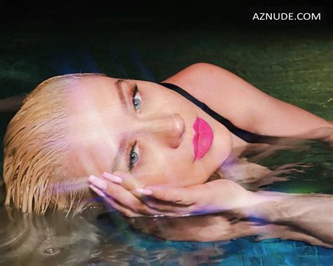 Christina Aguilera Displays Her Tits While Swimming In One Piece In The Pool For Her Social