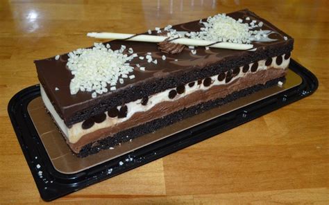That costco cake filling is addictive and everyone that has ever had a costco cake wants to know how they make the filling. Recipe similar to this Costco Tuxedo Mousse Cake (With ...