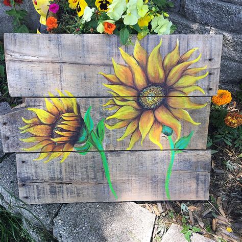 Painting Sunflowers On Wood Pallet Bing Rustic Art Rustic Style
