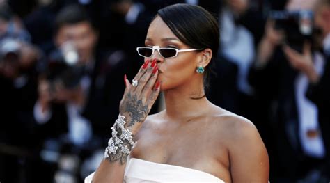 Singer Turned Beauty Mogul Rihanna Is Now Officially A Billionaire