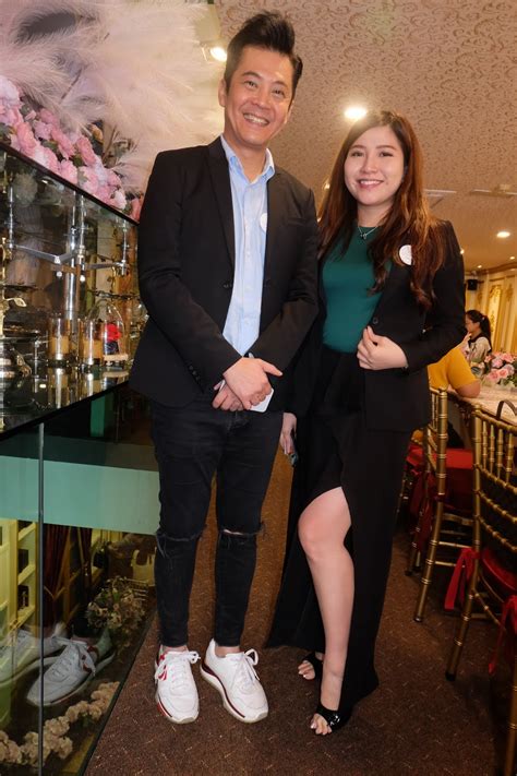Curiously, he's wearing a black apron emblazoned with the words sibay shiok. Kee Hua Chee Live!: MALAYSIA INFLUENCERS INDUSTRY ONLINE ASSOCIATION (MIIOA) WAS OFFICIALLY ...