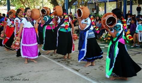 Jaime Ramos Méndez Danzas Típicas De Michoacán Las Aguadoras De San