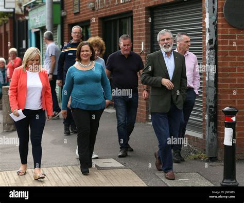 Sinn Fein Party Leader Gerry Adams Left Hi Res Stock Photography And Images Alamy