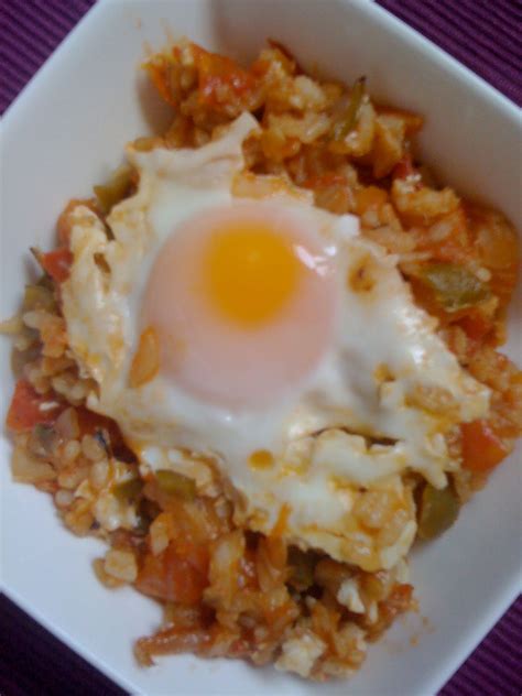 El arroz con bacalao es uno de los que más me gustan y lo podemos preparar todo el año porque usaremos bacalao desalado. Receta de Arroz con bacalao y huevo - Hollycocina