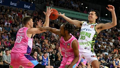 Basketball Nz Breakers End Losing Run Keep Anbl Playoff Hopes Alive With Dominant Win Over