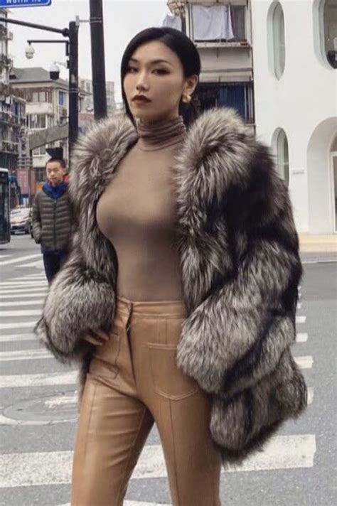 Pin By Pay J On Silver Fox In 2020 Fur Coats Women Fur Fashion Fashion