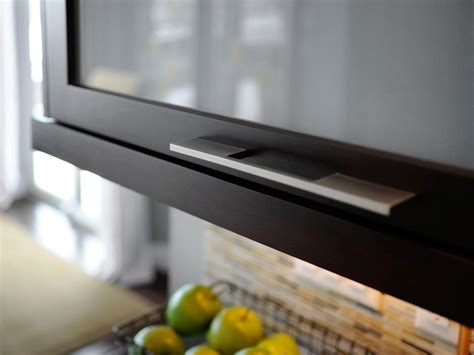 Not only are pulls easy to grasp, but they also have a sleek, linear look. Kitchen Cabinet Pulls: Pictures, Options, Tips & Ideas | HGTV