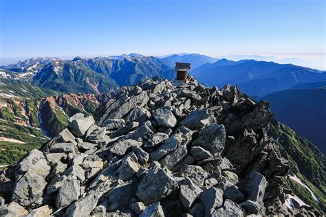方面 後方は北アルプス ●東天狗岳山頂から硫黄岳、赤岳、阿弥陀岳、右奥には北岳、甲斐駒も見える ●東天狗岳山頂から西天狗岳、後方に中央 には右から浅間、根子、四阿山さらに妙高、火打も見える ●赤岳山頂から阿弥陀岳、後方に御嶽、乗鞍、北アルプス、諏訪湖も見える ●定番 地蔵の頭からの. 【槍ヶ岳】新穂高からの一泊二日 （7月）｜山頂直下の山小屋で ...