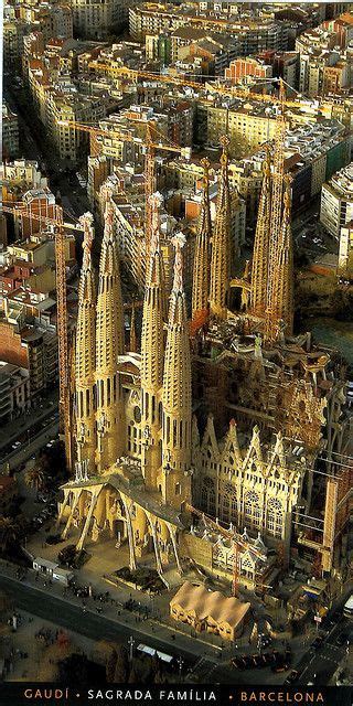 Barcelona bietet alles von freizeit, über kultur bishin zu businessmöglichkeiten. Temple de la Sagrada Familia Panoramic Card Vertical ...