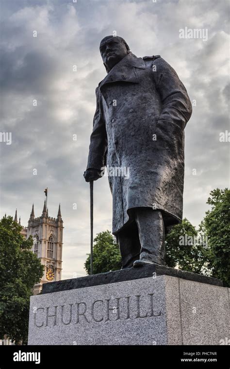 Winston Churchill Statue London England Uk Stock Photo Alamy