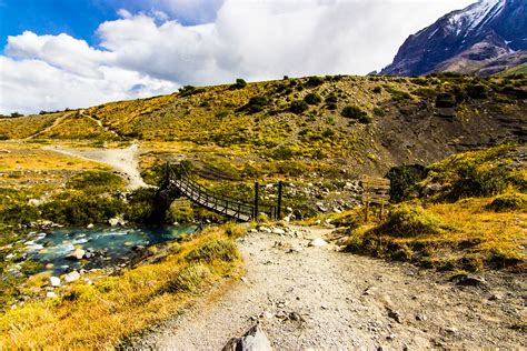 Ruta De Trekking A La Base De Las Torres Del Paine Buscando Un