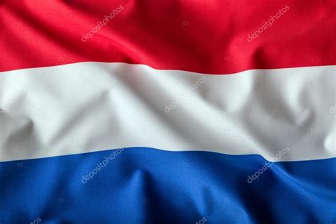 Clipe da bandeira da holanda e da europa movido pelo vento, ideal para seus projetos de política e economia ou tópicos de geografia em seus filmes, vídeos e vlogs. Bandeira da Holanda balançando ao vento. Bandeira da ...