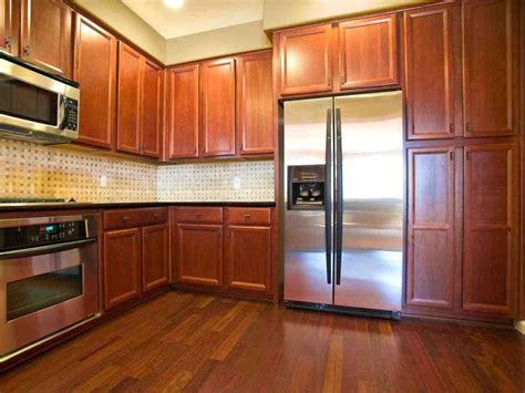 The best paint colours to coordinate, update and modernize oak (red, yellow, orange, pink, brown). Oak Cabinet Colors - Home Furniture Design