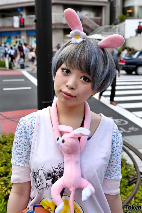 Short Haired Harajuku Girl W Pink Rabbit Ears And Anap Bag
