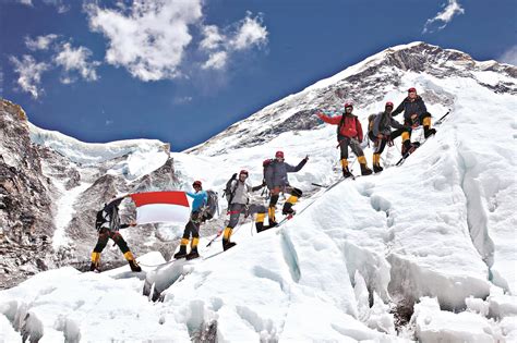 See more ideas about everest, mount everest, mount everest summit. Mount Everest: How to climb the world's highest mountain - How It Works