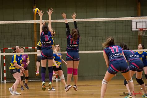 Zwei mannschaften mit jeweils sechs spielern stehen sich dabei auf einem durch ein netz geteilten spielfeld gegenüber. VOLLEY-BALL: Victoire pour les filles de l'AMVB ...