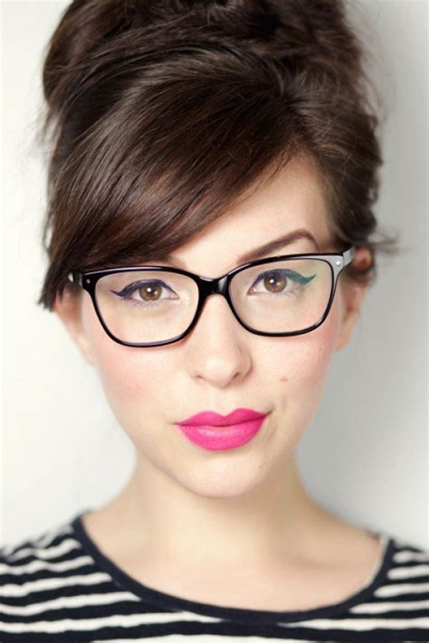 7 Handy Makeup Tricks For Gorgeous Gals With Glasses