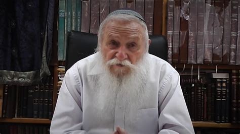 בחורי הישיבה מלווים את הרב בשירה וריקודים ביום ירושלים. ‫הרב חיים דרוקמן בפנינה השבועית לפרשת תזריע ר"ח ניסן ...