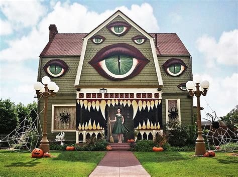 Artist Transforms Parents Home Into The Ultimate Monster House Casa