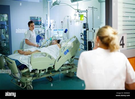 Intensive Care Unit Stock Photo Alamy