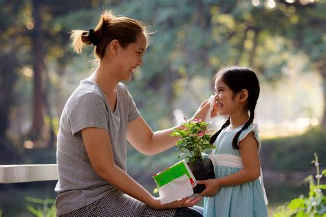 4 Cara Mengajarkan Si Buah Hati Berempati Dancow Parenting Center