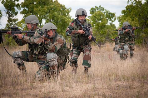 Indian Soldiers Share Ambush Techniques With Us Paratroopers Article The United States Army