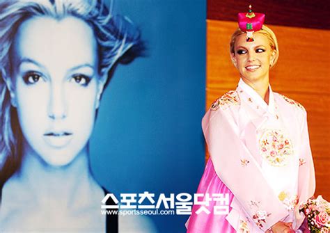 #브리트니스피어스#저스틴팀버레이크#프리브리트니2000년대를 화려하게 장식했던 가수 브리트니에게 자유를 달라는 운동이 다시 뜨거워지고 있습니다 뉴욕타임즈의 최신 다큐멘터리가 큰 화제를 모았기. "내가 파혼이라니 사실무근" 브리트니, 파혼설 부인 - 연예 > 기사 ...