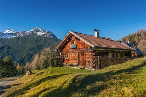 Living Off the Grid: 7 Places in the U.S. You Should Consider