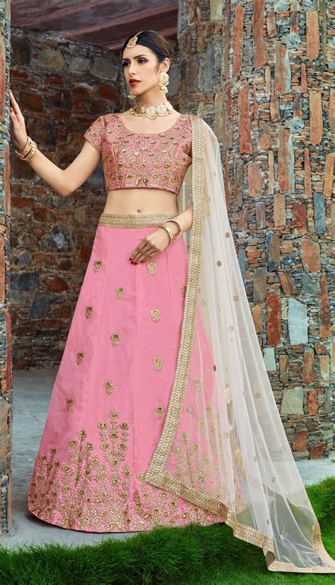 'royal style in the making' also shows her pink dress by bellville sassoon that she also wore on her wedding day. Indian Dress Peach Color Bridal Lehenga 1004