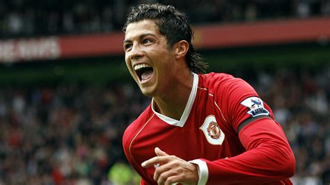 He also became the first player to score in 10. ¿Cristiano Ronaldo apuesta de nuevo por el Manchester United?