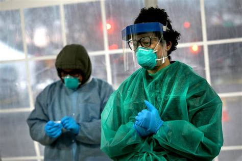 Opinion In A Pandemic Do Doctors Still Have A Duty To Treat The New York Times