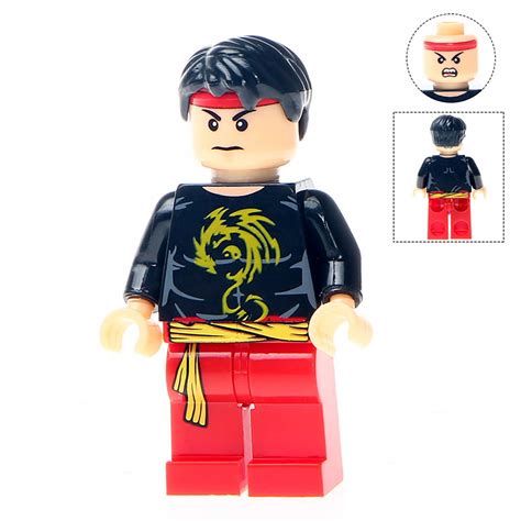 Battle at the ancient village. Minifigure Shang-Chi Master of Kung Fu Marvel Super Heroes ...