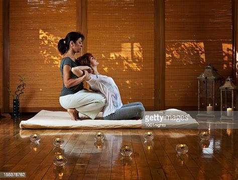 Thai Massage Photos Et Images De Collection Getty Images