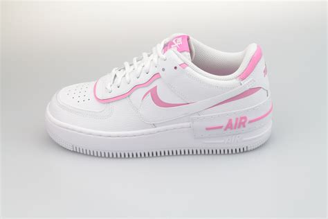 It's characterized by double design details and layered pieces, as a nod to women that set examples in. nike air force 1 shadow damen pink