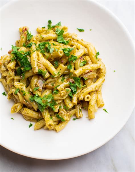 Creamy Pesto Pasta with Caramelized Onions r recipes
