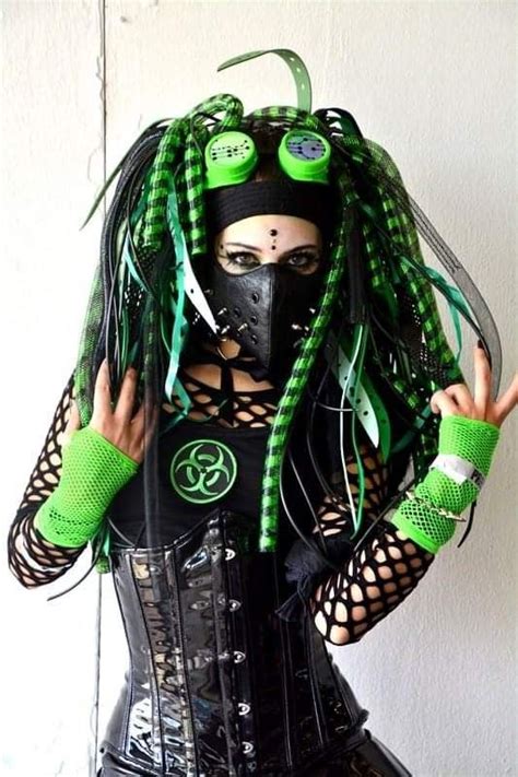 Idea By Naomi 🥳 On Gothic Beauty In 2020 Cybergoth Style Gothic