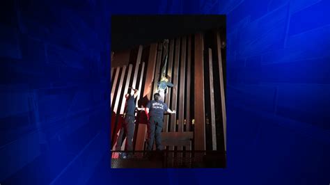 Mexican Woman Found Dangling From Border Fence Wsvn 7news Miami