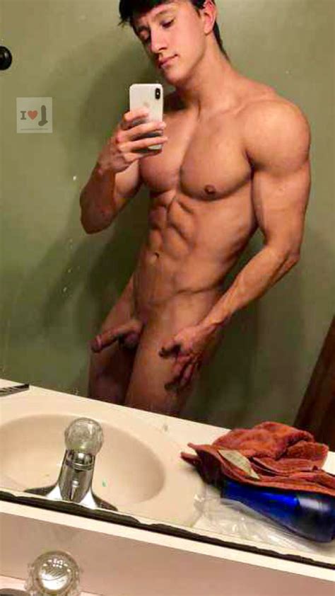 Homens Pelados Naked Men Novinho Da Academia Mandou Nudes No Espelho