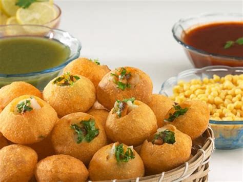 10 Must Have Mouth Watering Street Foods In Your Wedding Menu