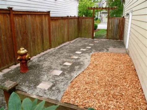 Achieving this, though, takes more thought than just sending your dog take the time to make sure your yard provides your dog with the amenities he or she needs and loves. Top Dog Friendly Backyards | Healthy Paws