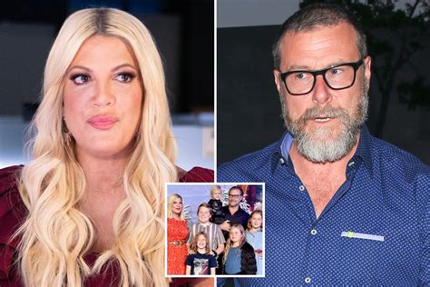 Dean Mcdermott Wants To File For Divorce From Tori Spelling But Cash Strapped Star Cant