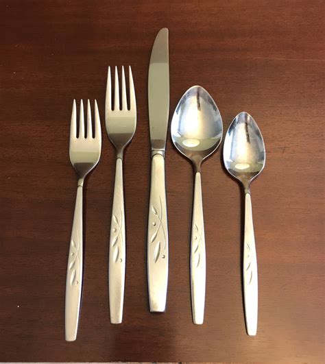 Oneida Will O Wisp Stainless Flatware Five Piece Place Settings