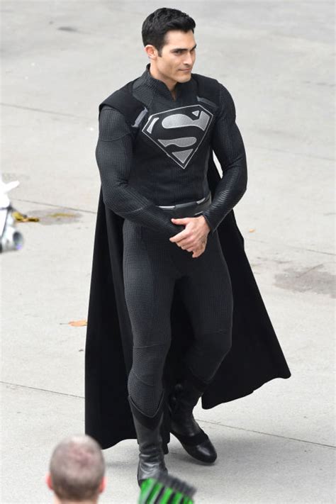 Supermans Black Suit Explained Why The Man Of Steel Is Wearing A
