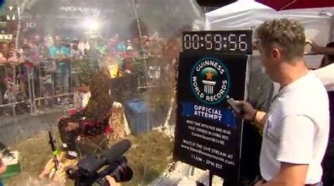 Man Sets Guiness World Record For Wearing A Bee Beard In Canada Metro News