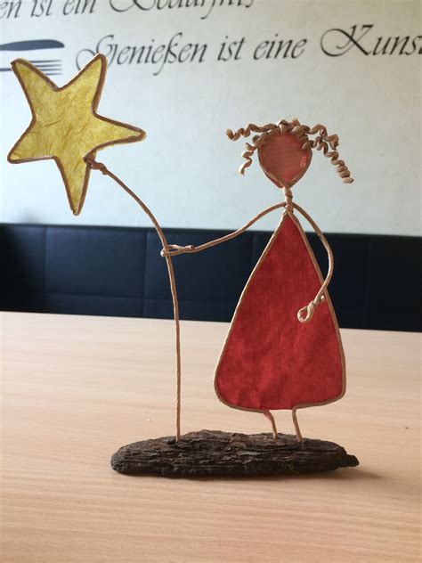 Mal warten sie sehnsüchtig auf die bescherung, dann auf besuch, schliesslich auf ihre lieblingsspeise: Mädchen mit Stern Mein erster Versuch mit Papierdraht | Basteln weihnachten draht, Basteln mit ...